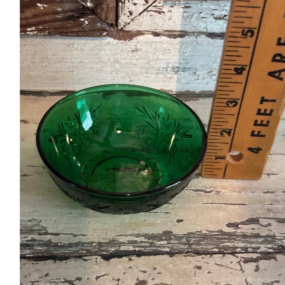 Vintage Tiara Sandwich Emerald Green Indiana Glass Berry Bowl Floral 4.5 Inch